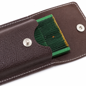 FUNDA PARA ABANICO DE 23 CM CON SOLAPA Y CIERRE BROCHE EN PIEL - MARRON